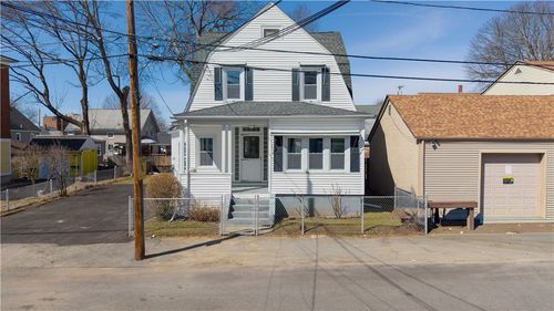 15 Redfern St, North Providence, RI, 02911-1616 | Card Image