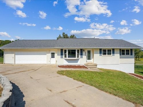 3430 Twin Lake View Dr Ne, North Liberty, IA, 52317-9337 | Card Image