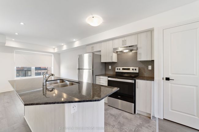 7 Fairlane Ave, House attached with 3 bedrooms, 1 bathrooms and 2 parking in Barrie ON | Image 4