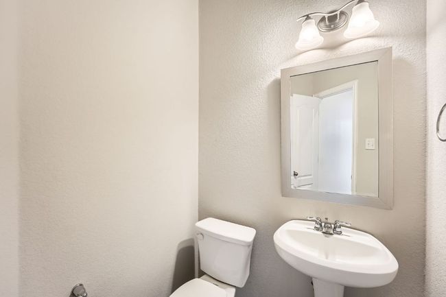Front 1/2 Bath | Image 20