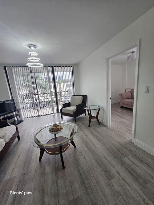 apt-301-20400 W Country Club Dr, Aventura, FL, 33180-1665 | Card Image