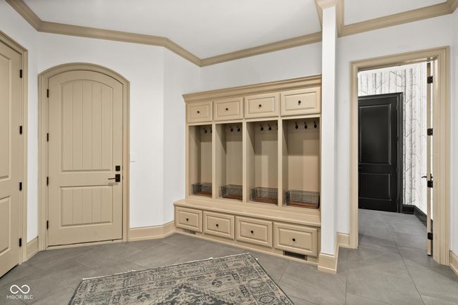 mudroom with Storage space | Image 48