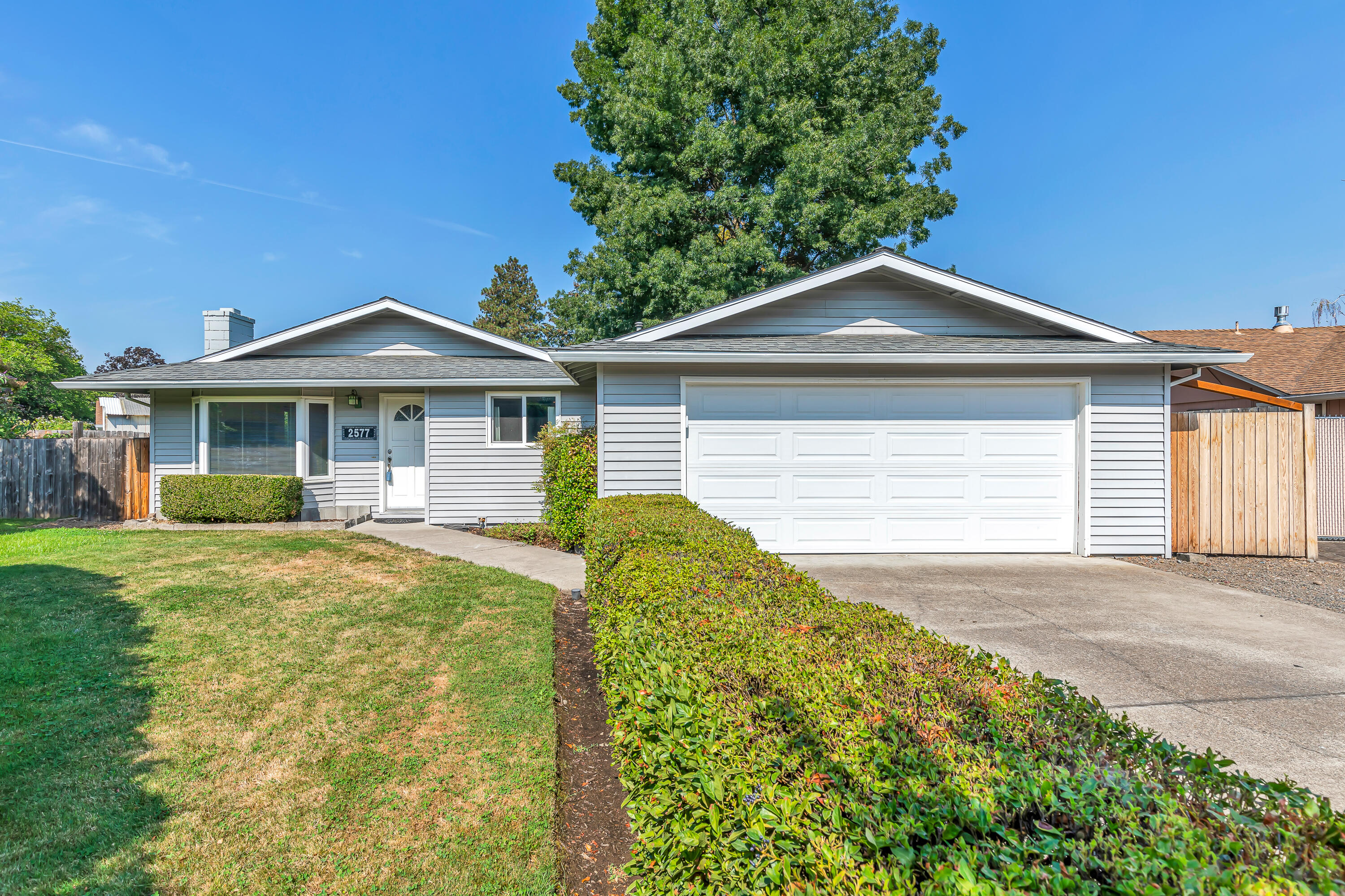 Lausanne Cir, Medford, OR 97504