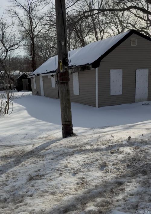 182 Frowein Rd, Center Moriches, NY, 11934-1902 | Card Image