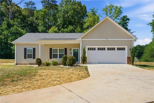 184 Watering Trough Rd, Statesville, NC, 28677-2039 | Card Image