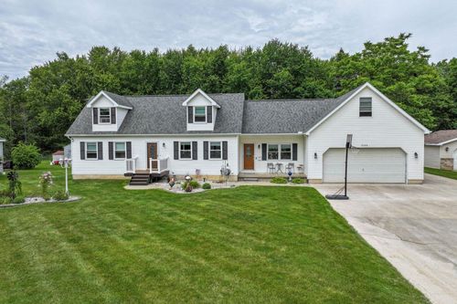 3084 Eugene St, Burton, MI, 48519-1653 | Card Image