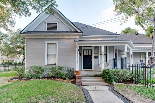 301 E 15th St, Houston, TX, 77008-4238 | Card Image