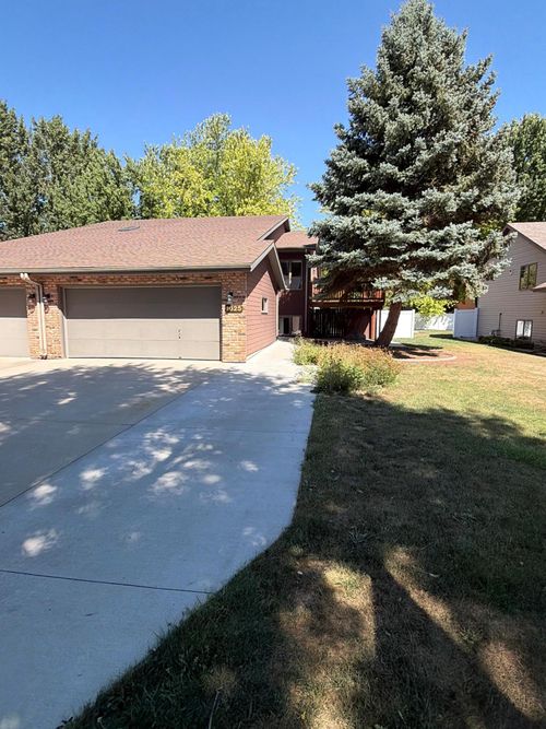 1625 30th Ave S, Fargo, ND, 58103-5930 | Card Image