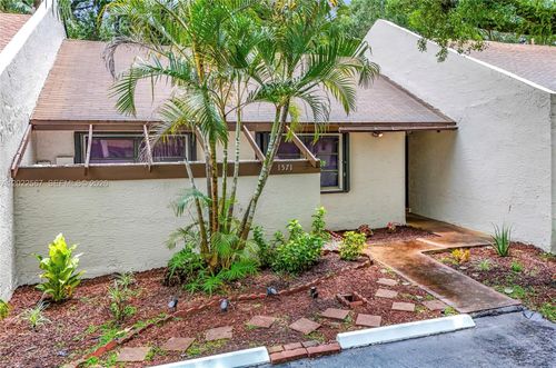1571 Nw 96th Way, Pembroke Pines, FL, 33024-4428 | Card Image