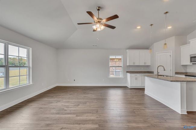 6105 Eagle Point Cir Se, House other with 3 bedrooms, 2 bathrooms and null parking in Owens Cross Roads AL | Image 7