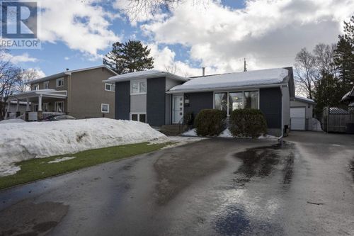 528 Riverview Dr, Thunder Bay, ON, P7C1R7 | Card Image