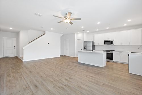 8126 Brocken St, Pearland, TX, 77584-2670 | Card Image