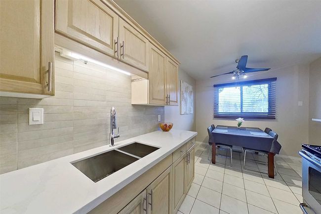 101 - 81 Hansen Rd N, Condo with 3 bedrooms, 1 bathrooms and 1 parking in Brampton ON | Image 4