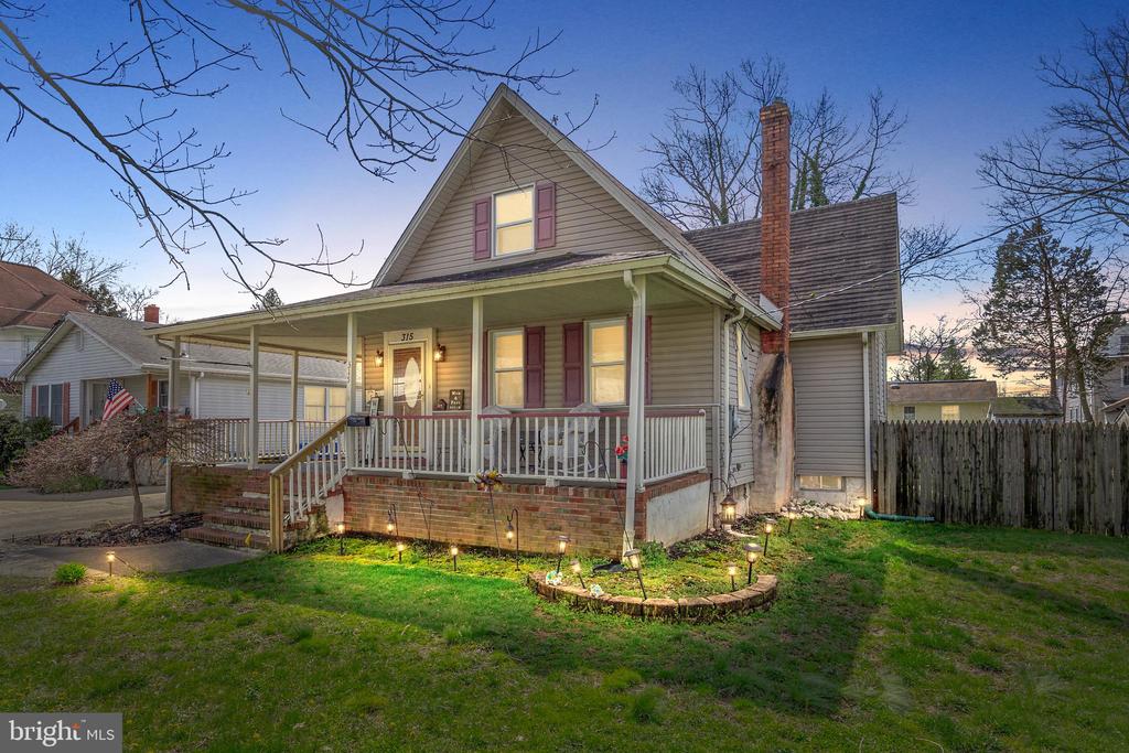 Walter Ave, Delanco, NJ 08075