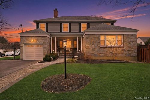 577 Waukena Ave, Oceanside, NY, 11572-4730 | Card Image