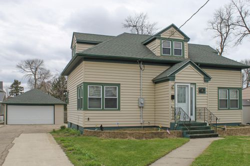 429 W 8th Ave, Webster, SD, 57274-1227 | Card Image