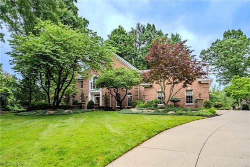 17504 Willow Wood Dr, Strongsville, OH, 44136-7526 | Card Image