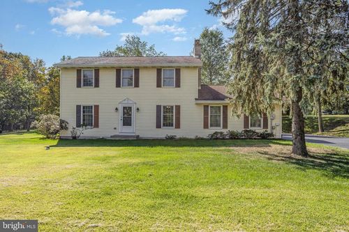 812 Schwanger Rd, ELIZABETHTOWN, PA, 17022-9642 | Card Image