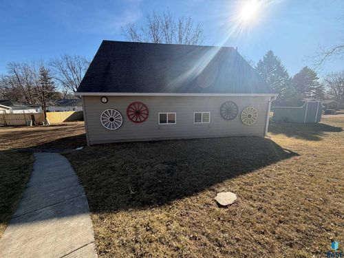 803 Ne 6th St Street, Madison, SD, 57042 | Card Image
