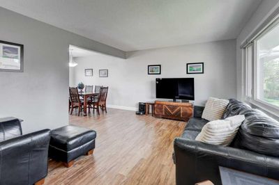 10304 8 St Sw, House detached with 4 bedrooms, 2 bathrooms and 2 parking in Calgary AB | Image 2