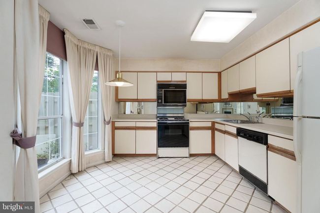 14 Kensington Ct, Townhouse with 3 bedrooms, 3 bathrooms and null parking in Princeton NJ | Image 9