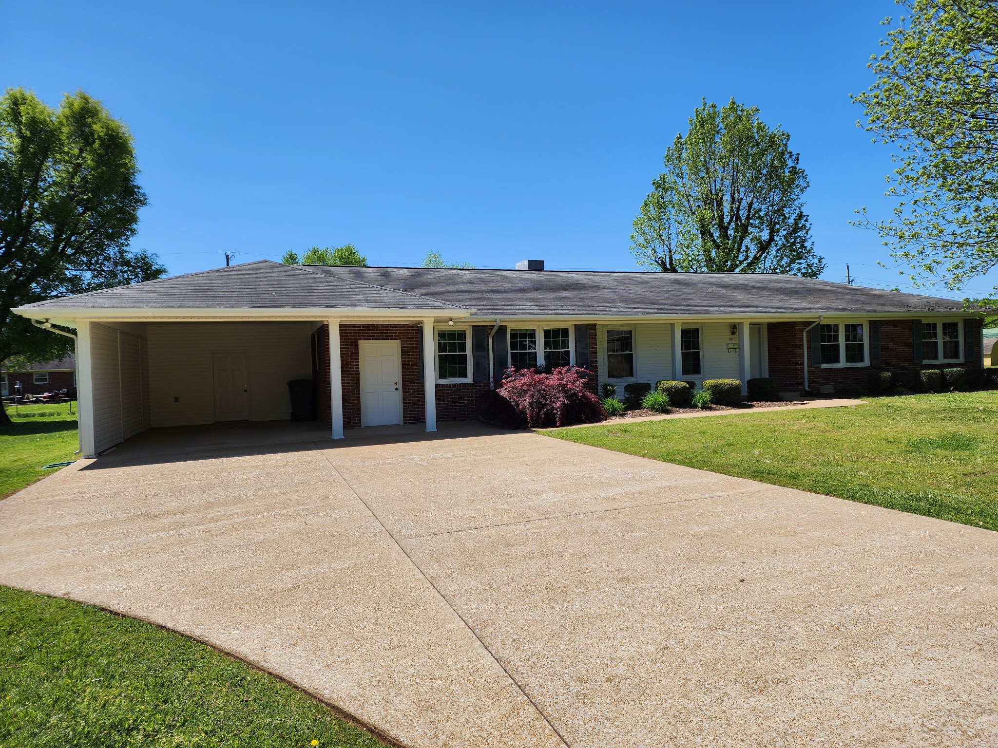 Douglas Dr, Lawrenceburg, TN 38464