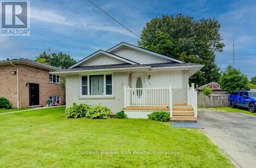 140 Queen Street E, Wellington North (Mount Forest), ON, N0G2L3 | Card Image