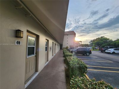 410 - 5000 Nw 36th St, Condo with 2 bedrooms, 2 bathrooms and null parking in Lauderdale Lakes FL | Image 1