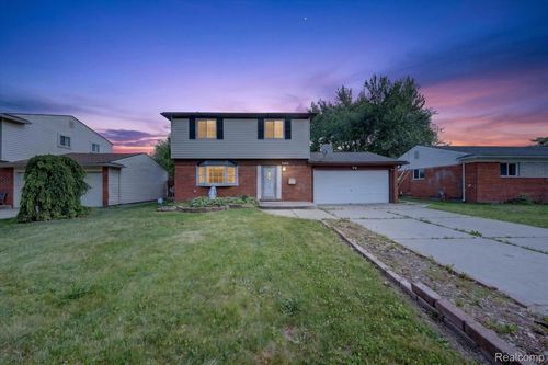 8452 Doncaster, Sterling Heights, MI, 48312 | Card Image