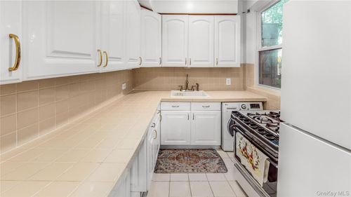 apt-2e-2255 78th St, East Elmhurst, NY, 11370-2112 | Card Image