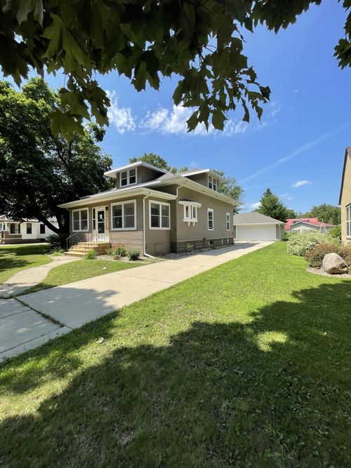 1011 6th Ave, Mountain Lake, MN, 56159-1326 | Card Image