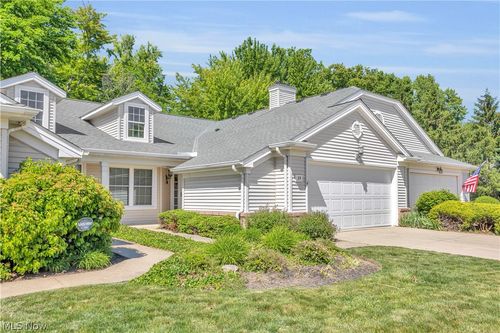 29 Community Dr, Avon Lake, OH, 44012-1592 | Card Image