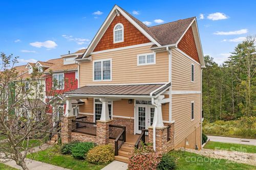 27 Walnut Springs Dr, Asheville, NC, 28804-7701 | Card Image