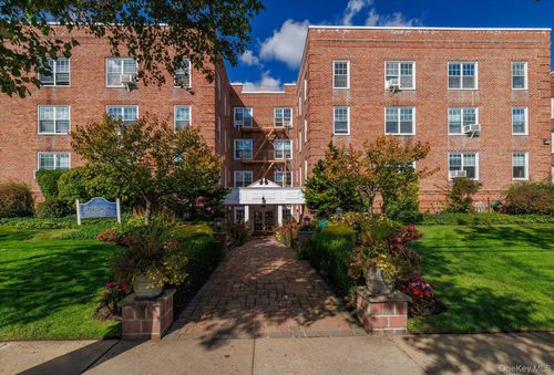 1q-194 Smith St, Freeport, NY, 11520-4326 | Card Image