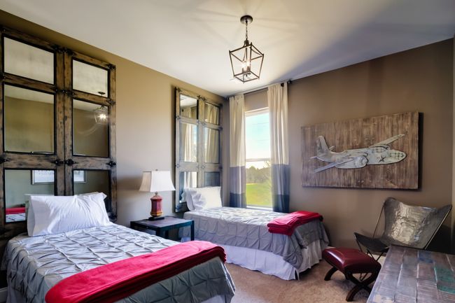 Another view of the third bedroom. | Image 50