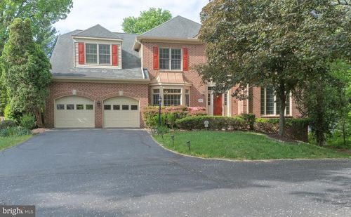 8305 Judy Witt Ln, VIENNA, VA, 22182-5119 | Card Image