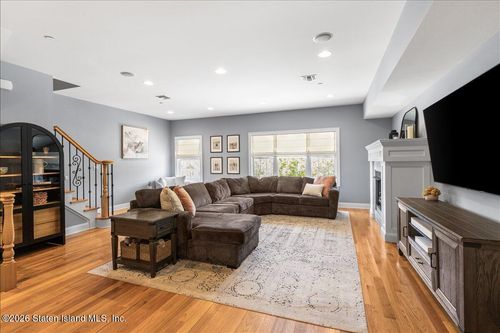 31 White Oak Ln, Aberdeen, NJ, 07747-1968 | Card Image