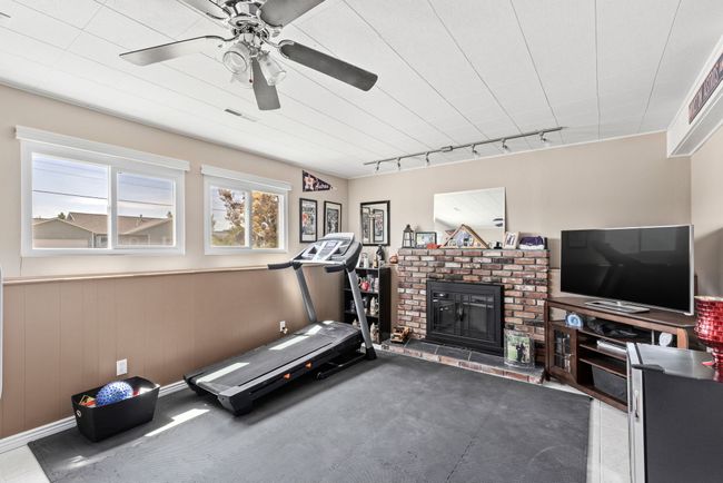 Family Room | Image 20