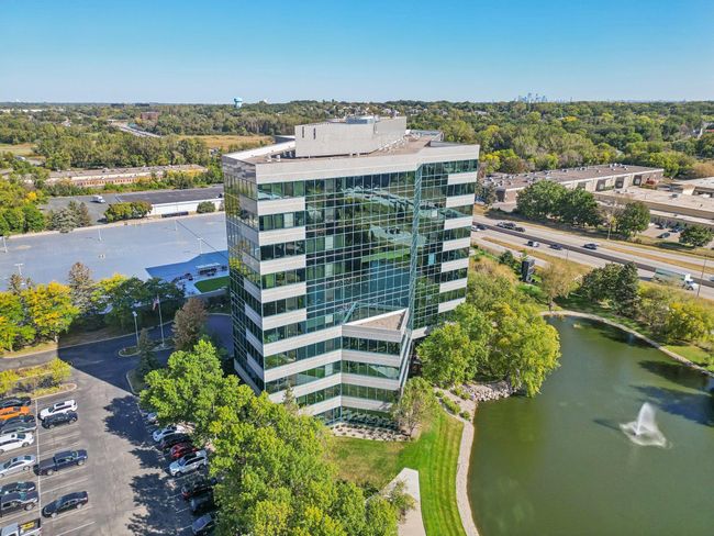 UNIT-304 - 5601 Smetana Dr, Condo with 2 bedrooms, 2 bathrooms and null parking in Minnetonka MN | Image 18