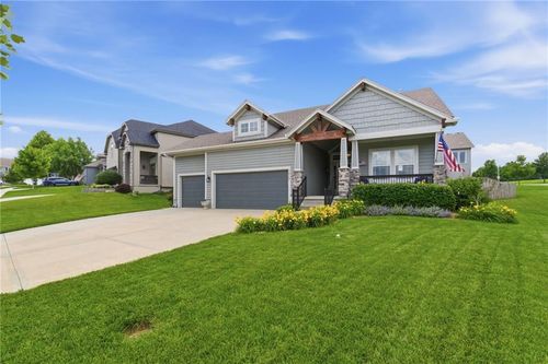 1019 N Cedar Crest Dr, Olathe, KS, 66061-9258 | Card Image