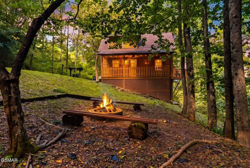 3163 Sourwood Way, Sevierville, TN, 37862-8092 | Card Image