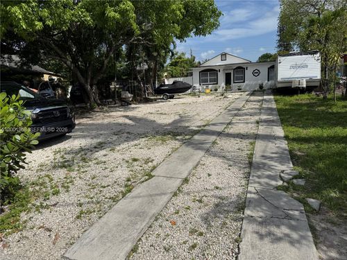 3175 Nw 27th St, Miami, FL, 33142-6325 | Card Image
