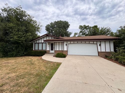 2330 S Brookside Pkwy, New Berlin, WI, 53151-2904 | Card Image