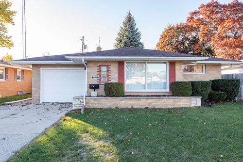 7916 22nd Ave, Kenosha, WI, 53143-5723 | Card Image