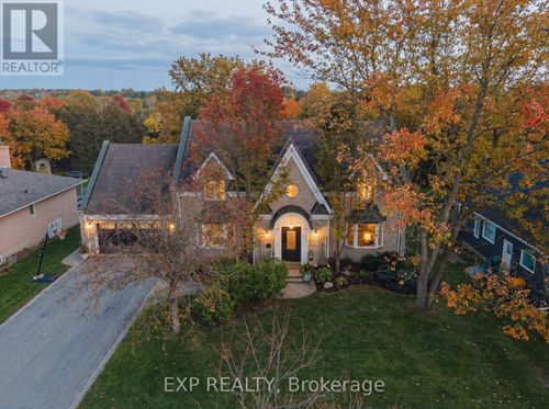 21 Granbridge Dr, West Montrose, ON, N0B2V0 | Card Image