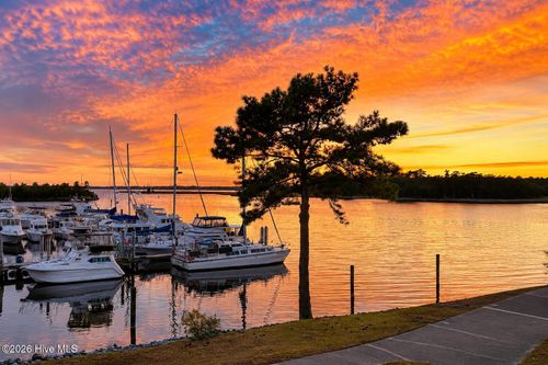 2213 Harbourside Dr, New Bern, NC, 28560-7284 | Card Image