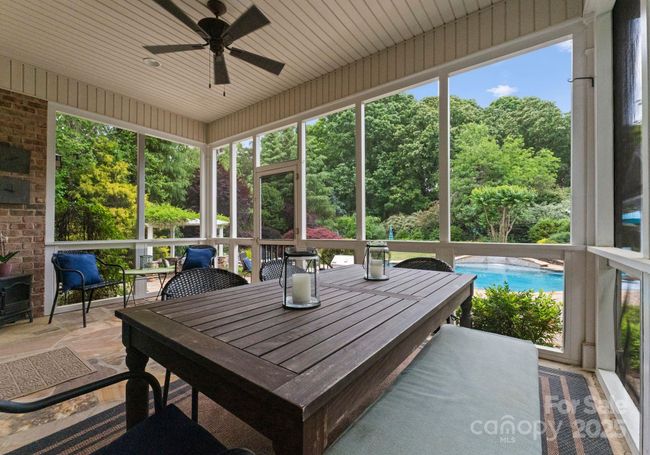 Screened in back porch | Image 30