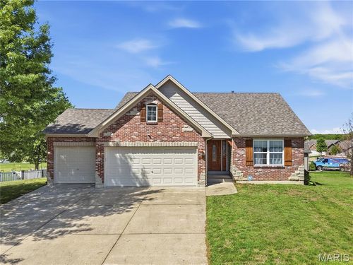 911 Pittsburg Landing Dr, Wentzville, MO, 63385-3582 | Card Image