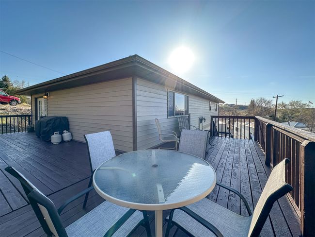 Wrap-around deck | Image 56