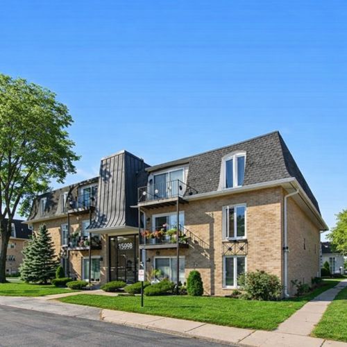 apt-301-10308 Circle Dr, Oak Lawn, IL, 60453-4467 | Card Image